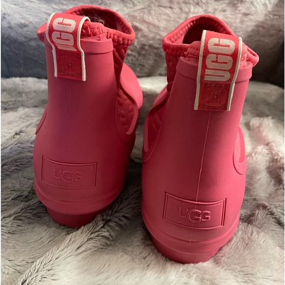 Ugg Chevonne Pink Rain boot Size 10 Discontinued Style EUC - Picture 2 of 4